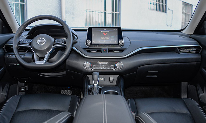 В продажу поступил новый седан Nissan Teana теана 2