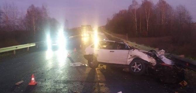 В ДТП с фурой в Тверской области погиб водитель ВАЗа