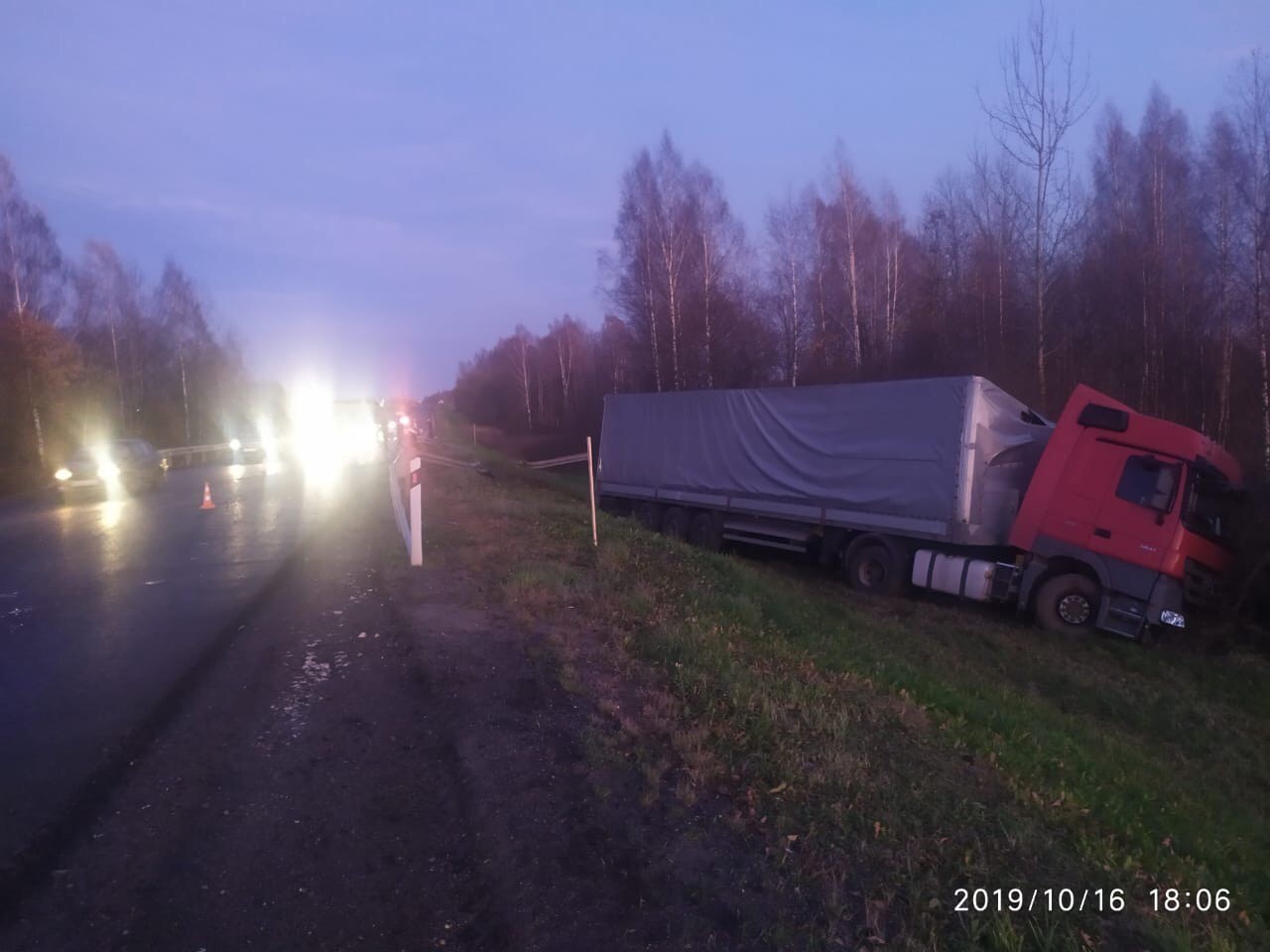 В ДТП с фурой в Тверской области погиб водитель ВАЗа В ДТП с фурой в Тверской области погиб водитель ВАЗа (2)