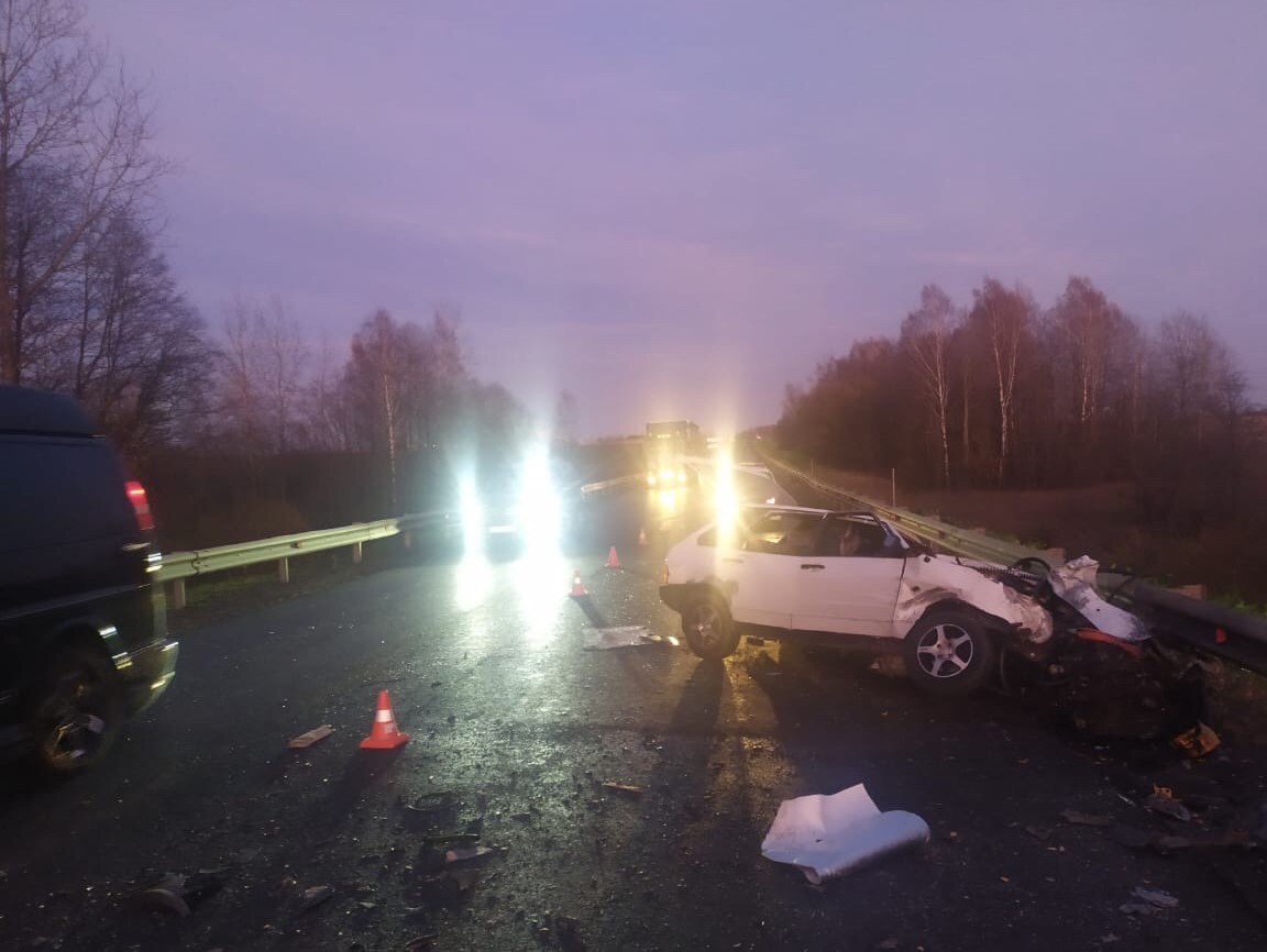 В ДТП с фурой в Тверской области погиб водитель ВАЗа В ДТП с фурой в Тверской области погиб водитель ВАЗа (1)