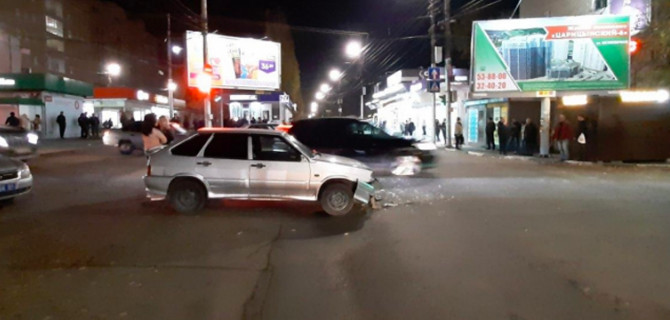 В ДТП в Саратове погибли два человека, которые просто стояли на тротуаре