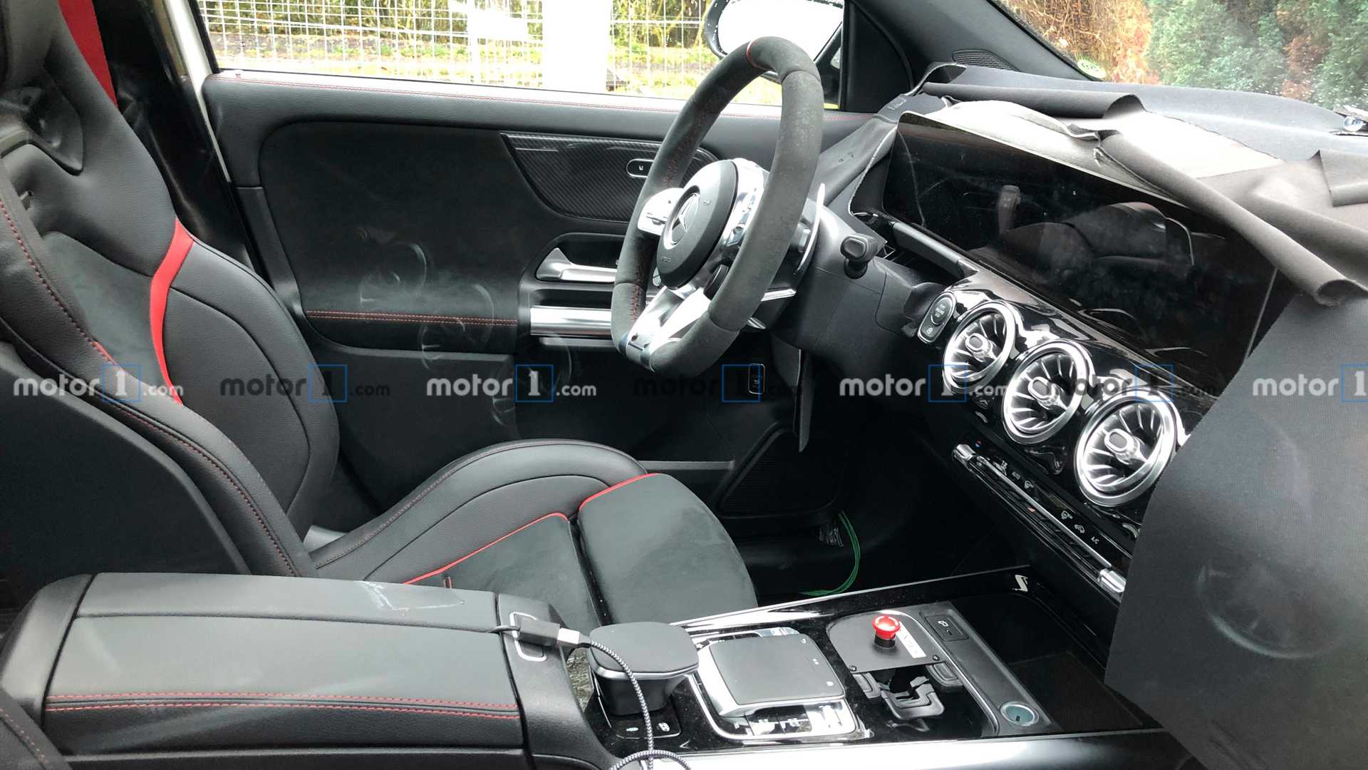 На «Нюрбургринг» выехал новый Mercedes-AMG GLA 45 амг 3
