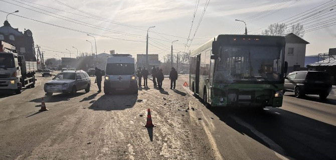 Женщина погибла в ДТП с автобусом в Иркутске
