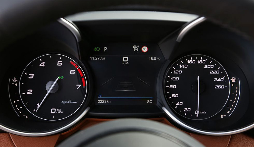 Alfa-Romeo представила обновлённые Giulia и Stelvio альфа 5