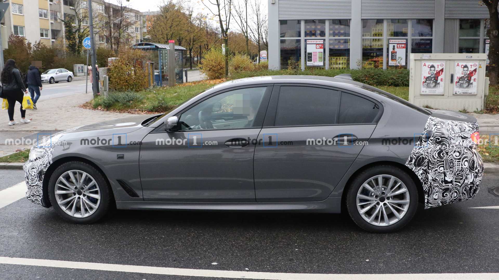 Пойманы «мулы» обновлённого BMW 5-Series бмв 2