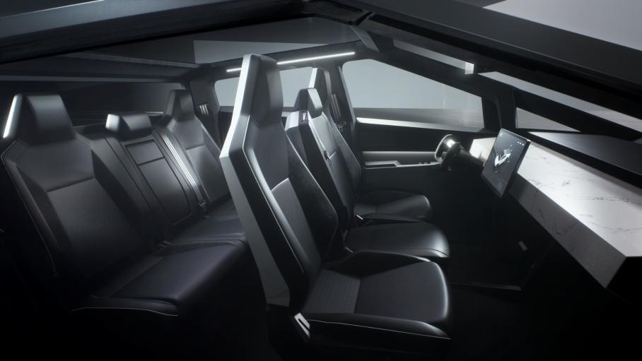 Пикапу Tesla Cybertruck разбили стекла прямо на презентации Пикап Tesla Cybertruck салон