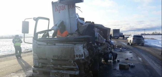 Водитель грузовика погиб в ДТП в Тюменской области