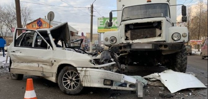 В ДТП в Кирове погиб водитель ВАЗа