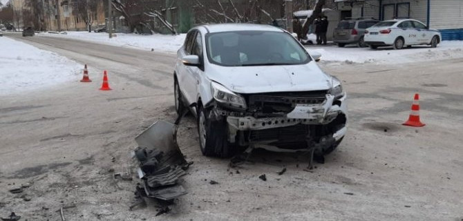 В Екатеринбурге машину после ДТП отбросило на пешеходов – погиб мужчина
