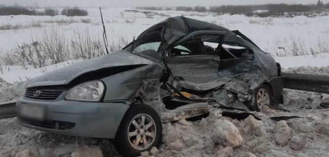 Два человека из «Приоры» погибли в ДТП под Томском