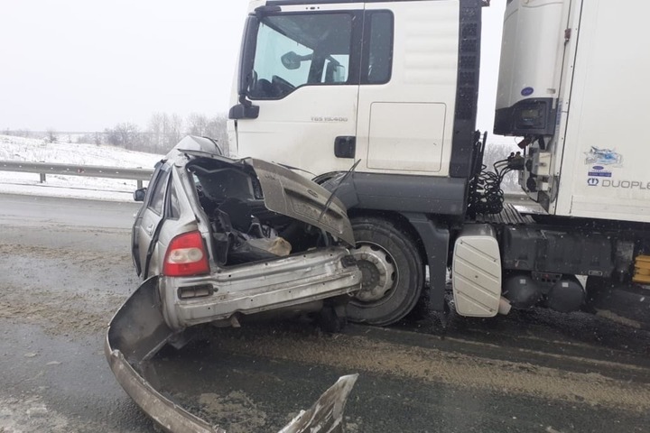 Два человека погибли в ДТП с грузовиком под Саратовом (1)