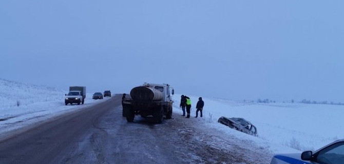 В Самарской области в ДТП с грузовиком погибла женщина