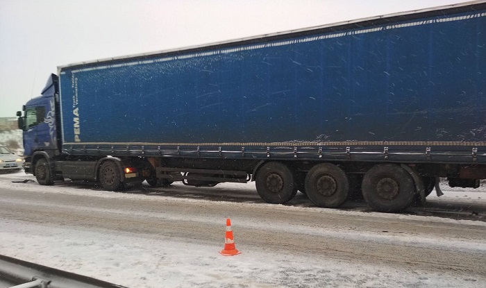 Мужчина погиб в ДТП с грузовиком в Вологде Мужчина погиб в ДТП с грузовиком в Вологде (2)
