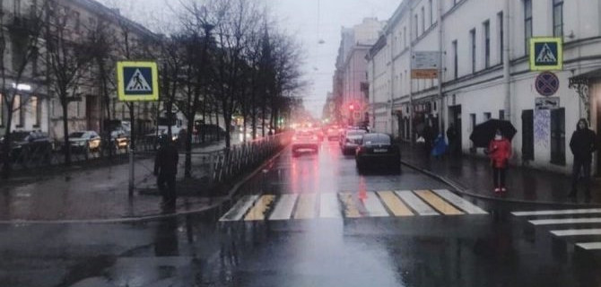 В Петербурге в Василеостровском районе сбили беременную
