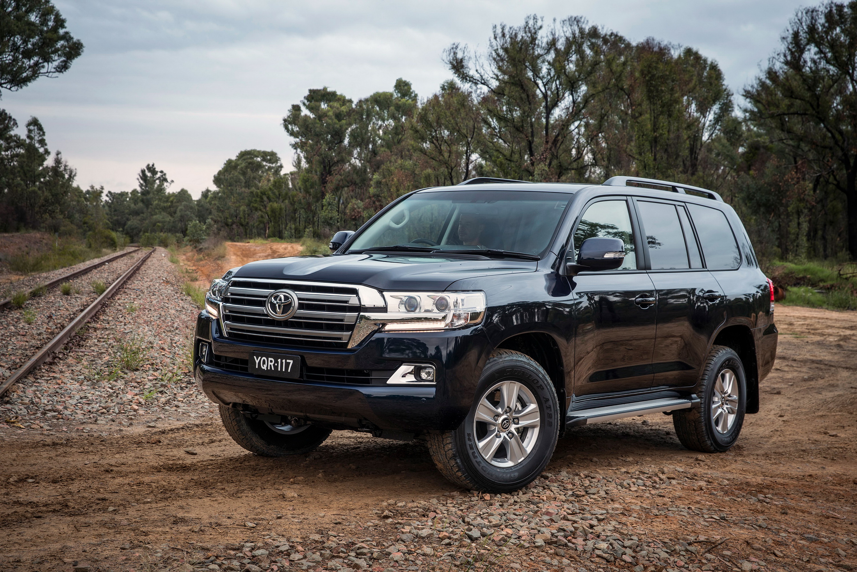 Топ-3 лучших внедорожников с пробегом для российских дорог _Toyota Land Cruiser 200