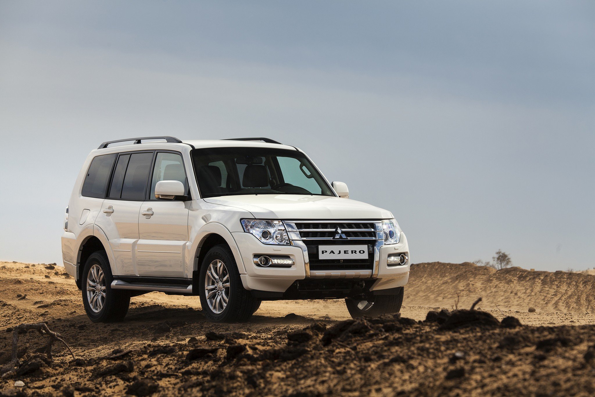 Топ-3 лучших внедорожников с пробегом для российских дорог _Mitsubishi Pajero 4