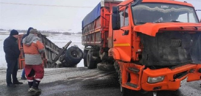 В ДТП с КамАЗом в Большечерниговском районе погибли два человека