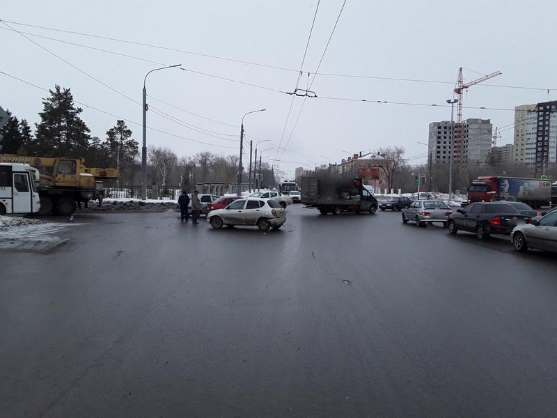 Женщина и ребенок пострадали в ДТП в Оренбурге (2)