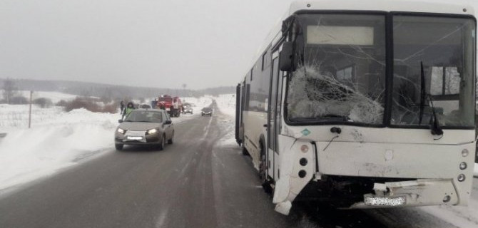 В Пермском крае в ДТП с автобусом погиб человек