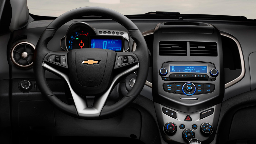 Топ-3 городских автомобилей, доступных на вторичном рынке за 350 тыс. рублей Chevrolet Aveo салон