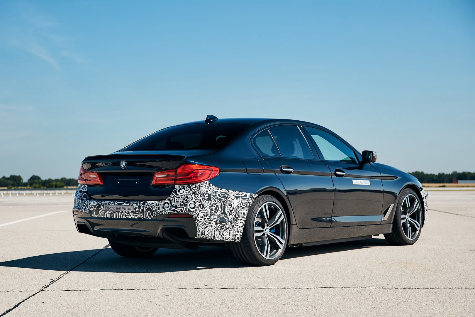 BMW разрабатывает «дальнобойные» электромобили бмв 2