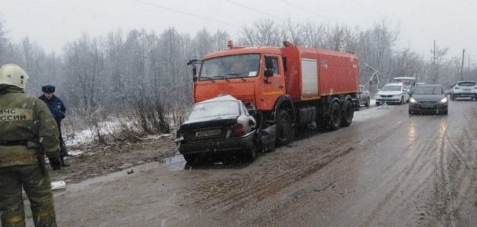 В ДТП с КамАЗом в Вышневолоцком районе погиб человек