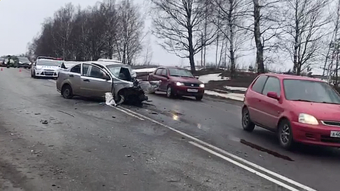 Под Иваново фура выехала на «встречку» и протаранила сразу 6 автомобилей ДТП под Иваново, 7 марта