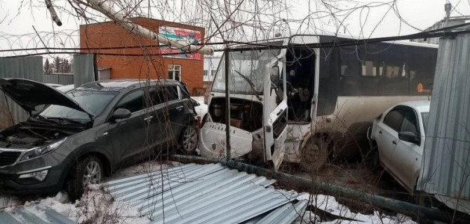 В Татарстане водитель автобуса умер за рулем и устроил ДТП