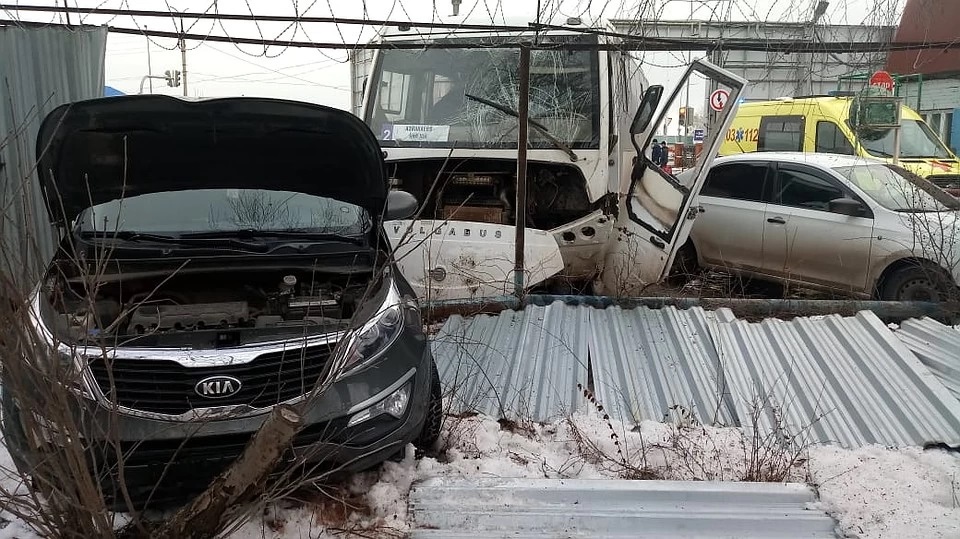 В Татарстане водитель автобуса умер за рулем и устроил ДТП (2)