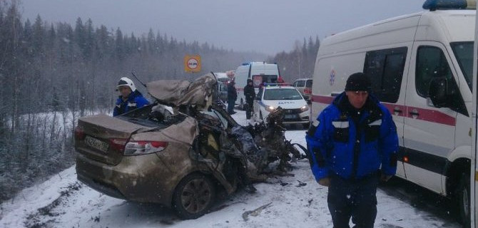 Три человека погибло в результате массового ДТП с участием грузовика и пассажирского автобуса под Екатеринбургом