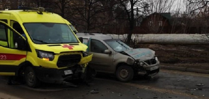 Три человека пострадали в ДТП со «скорой» в Казани