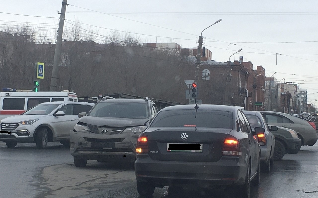 Двое детей пострадали в ДТП в центре Омска (2)