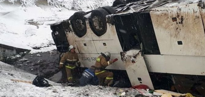 Под Тамбовом два двухэтажных автобуса снесло ветром — есть погибшие