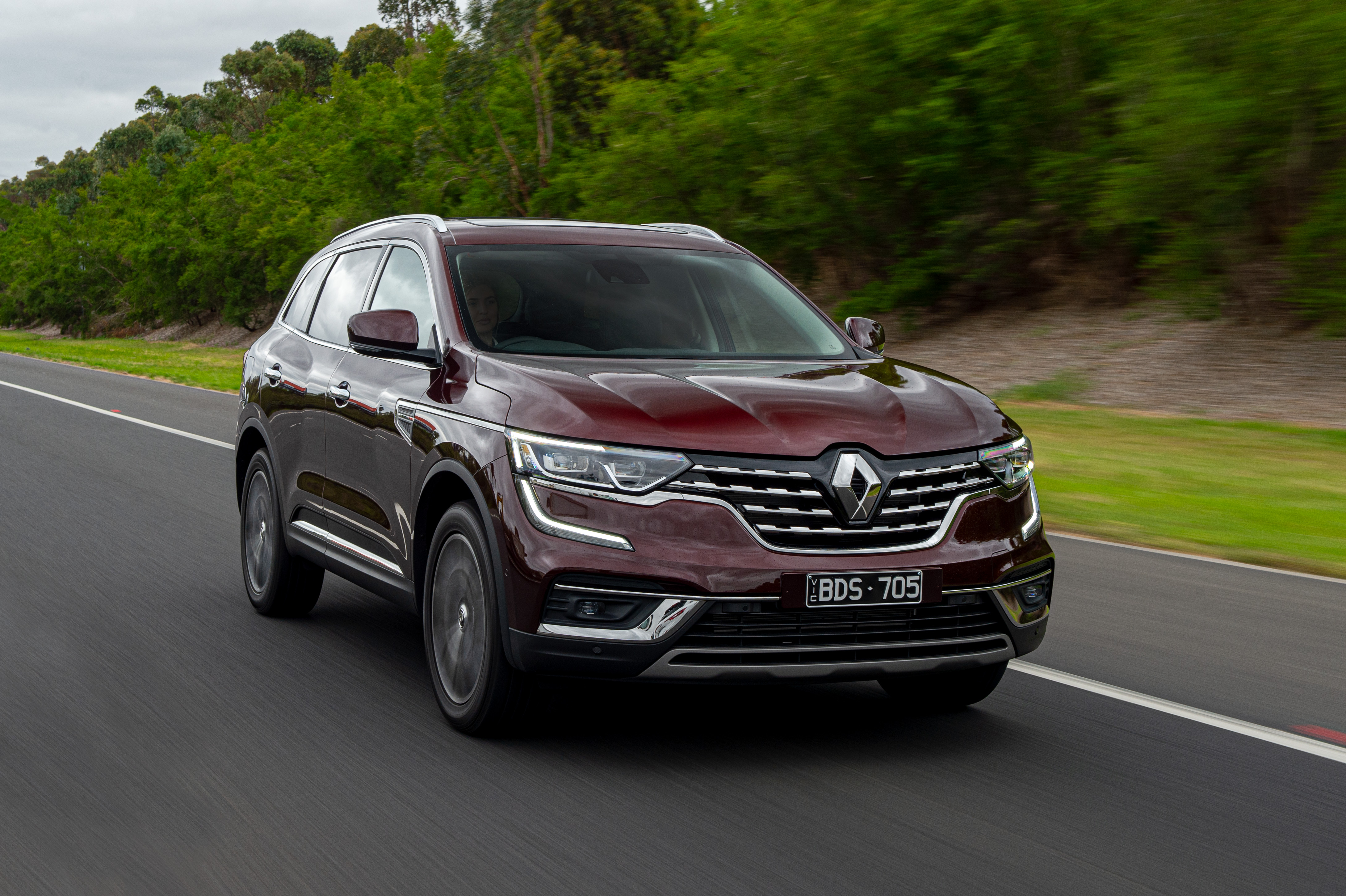 Renault приостановит производство машин в РФ рено 2