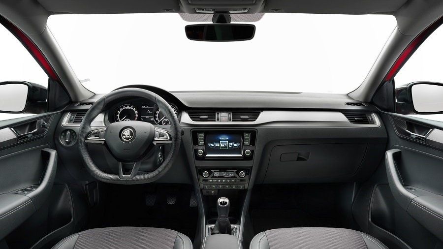Skoda Rapid - почему стоит купить этот автомобиль Skoda Rapid салон