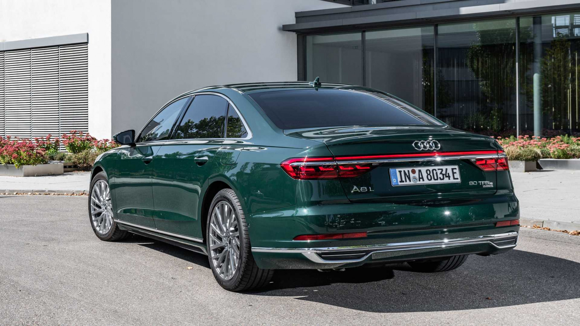 Audi A8 получит новую гибридную модификацию ауди 8 2