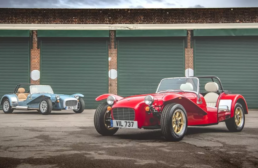 Фирма Caterham обновила свой родстер Super Seven катер 2