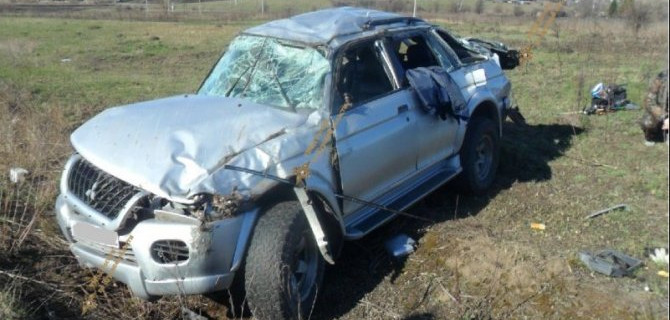 Три человека пострадали при опрокидывании машины под Курском