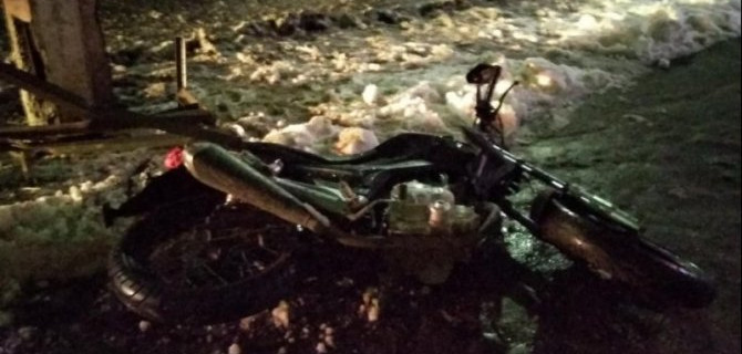 В Глазове пьяный мотоциклист врезался в столб