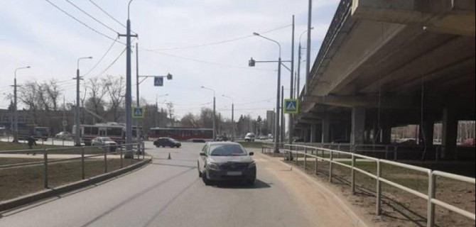 В Самаре иномарка на переходе сбила женщину