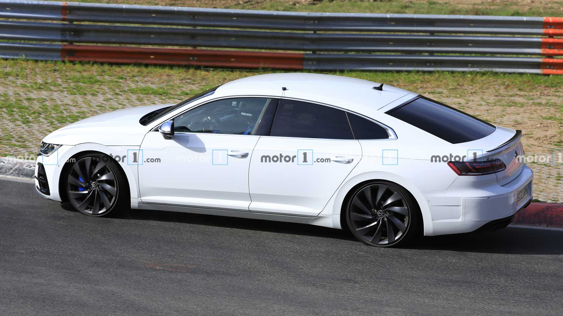 На «Нюрбургринге» появился новый Volkswagen Arteon R артеон 2
