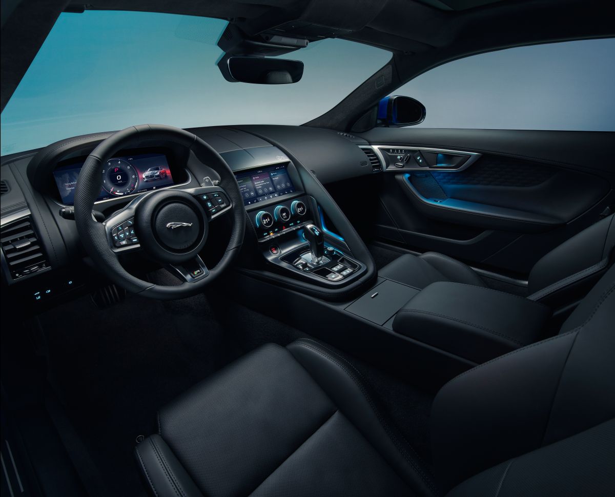 В Россию приехал новый Jaguar F-Type ягуар 2