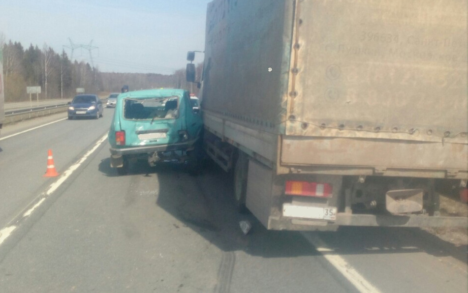 В ДТП с грузовиком в Череповецком районе погиб человек В ДТП с грузовиком в Череповецком районе погиб человек (1)