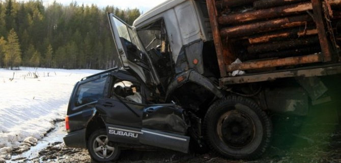 В ДТП с лесовозом в Архангельской области