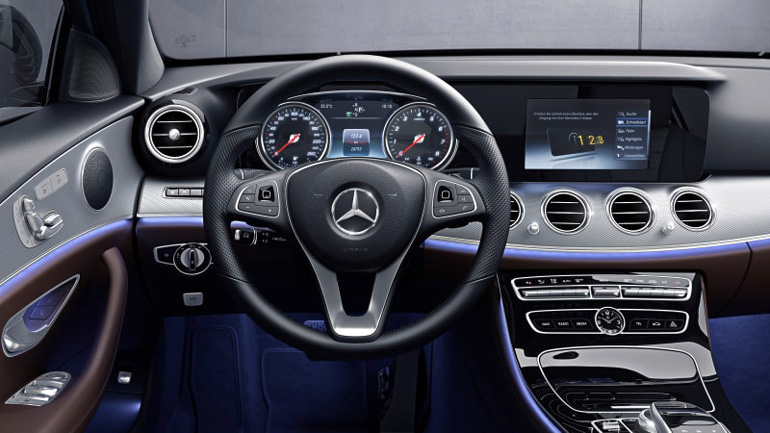 Автомобили Mercedes-Benz получат сенсорные «баранки» мерс 2