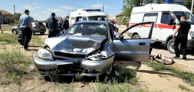 Две женщины и трое детей пострадали в ДТП под Астраханью