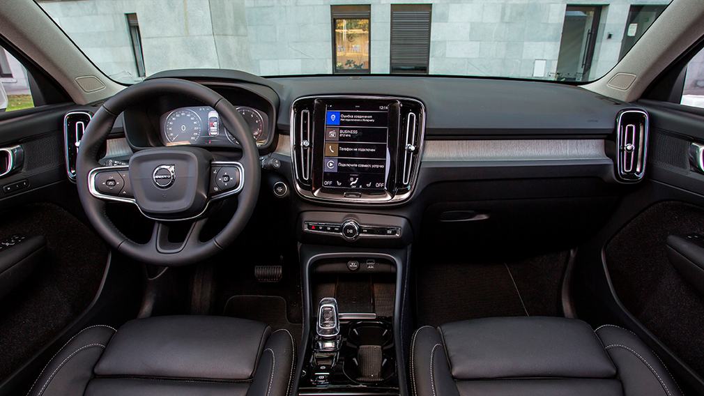 Топ-3 самых стильных кроссоверов, доступных на российском рынке Volvo XC40 салон