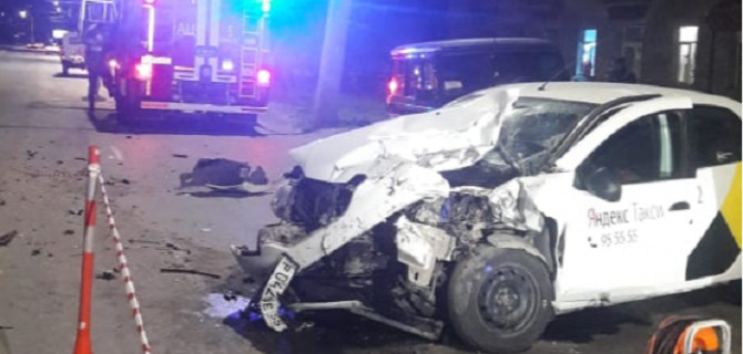 В Омске в ночном ДТП погибли два человека