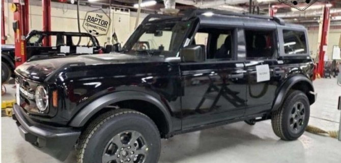 Новый Ford Bronco искупали в грязи