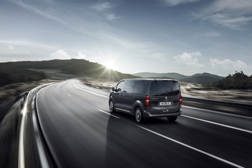 Представлен электрический фургон Peugeot e-Traveller пежо 3